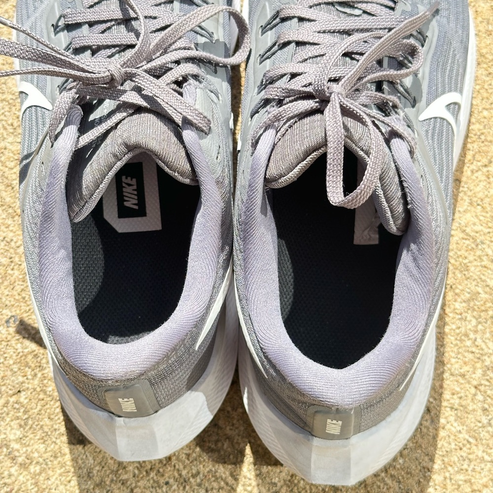 Nike Pegasus Air Zoom Shoes - Picture 4 of 7